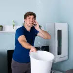 Cosa fare in caso di rottura dell’impianto idraulico in casa: 4 mosse per limitare i danni