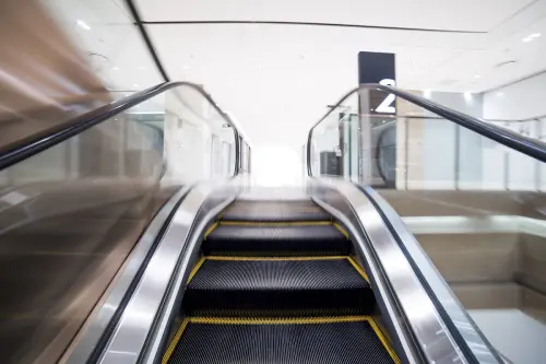 Tutti i vantaggi dell’installazione delle scale mobili