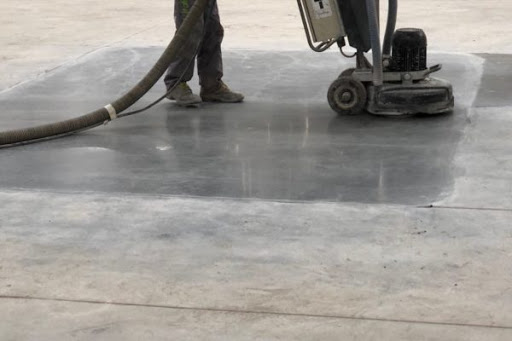 Come scegliere il giusto pavimento industriale